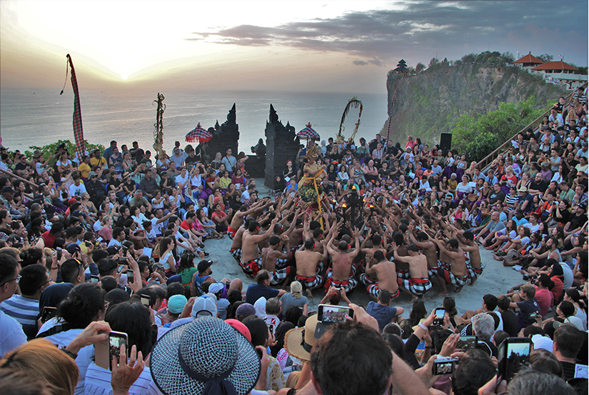 Kecek dance performance at Uluwatu Temple 2