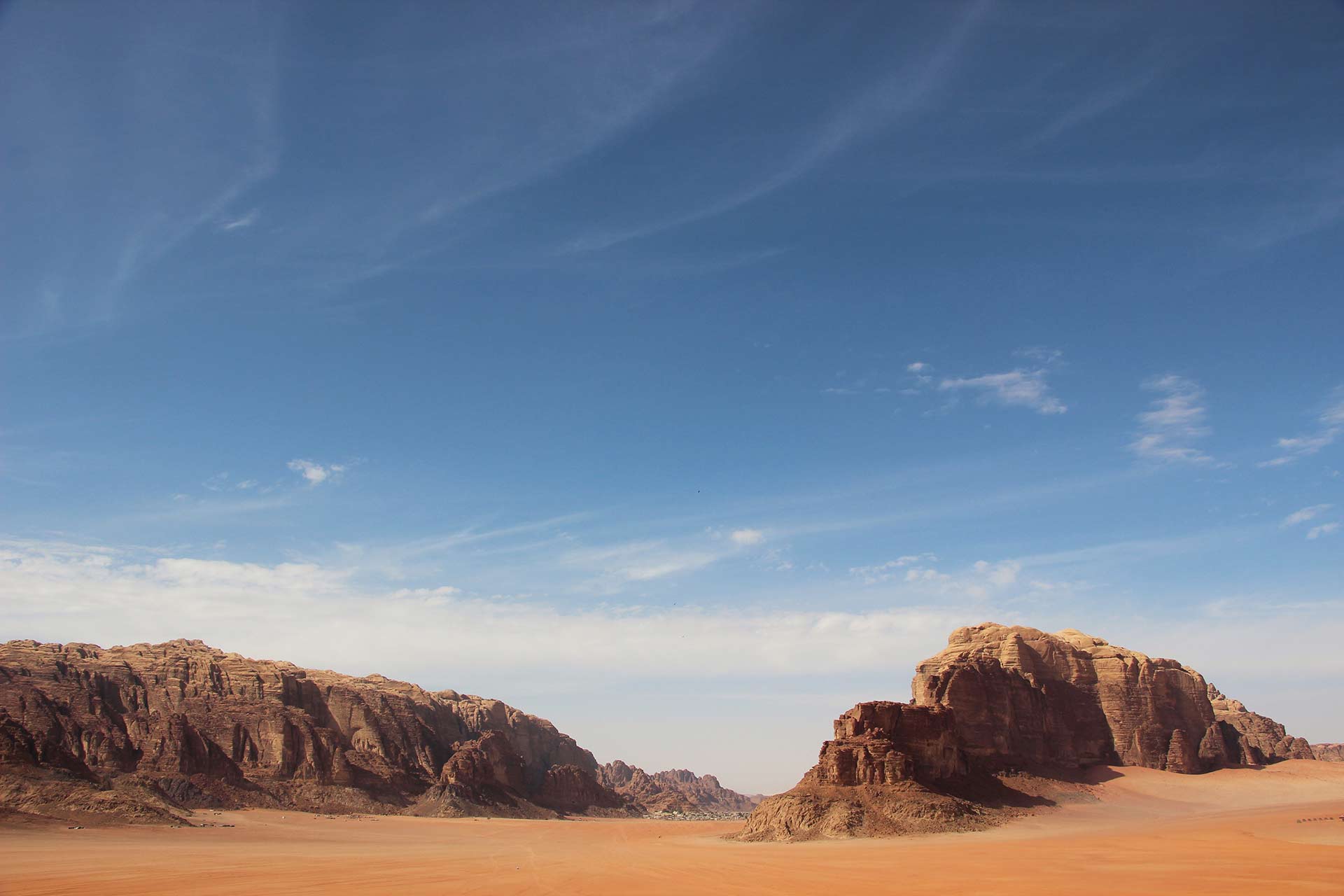 Panoramic scenery in the deserts of Wadi Rum, Jordan