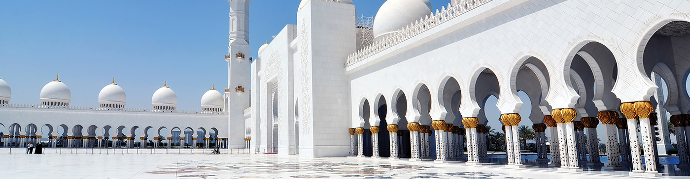 Side view of Sheikh Zayed mosque in Abu Dhabi. The third biggest mosque in the world