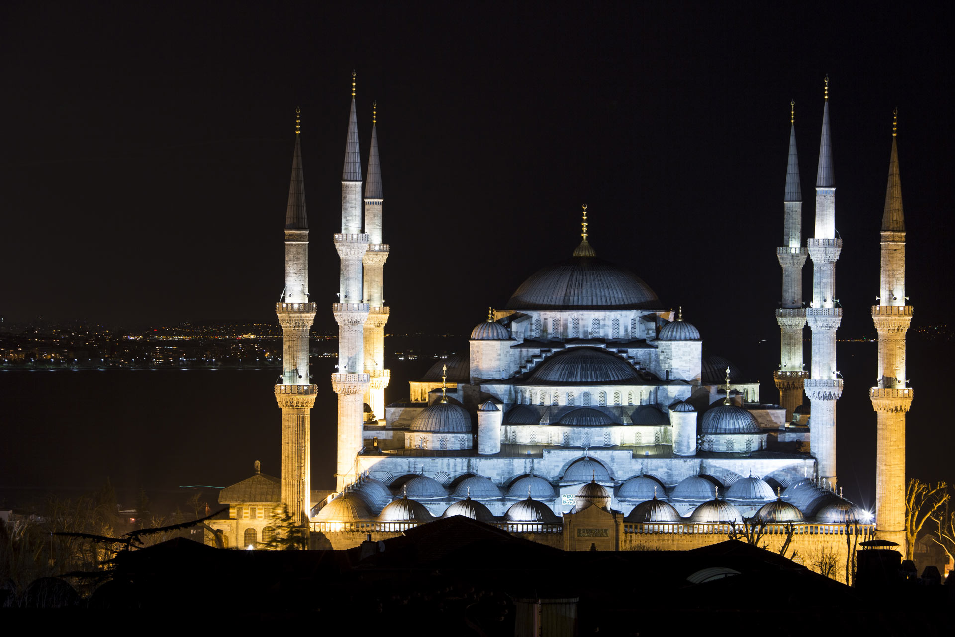 Beautiful Blue Mosque (Sultanahmet) at night, Istanbul