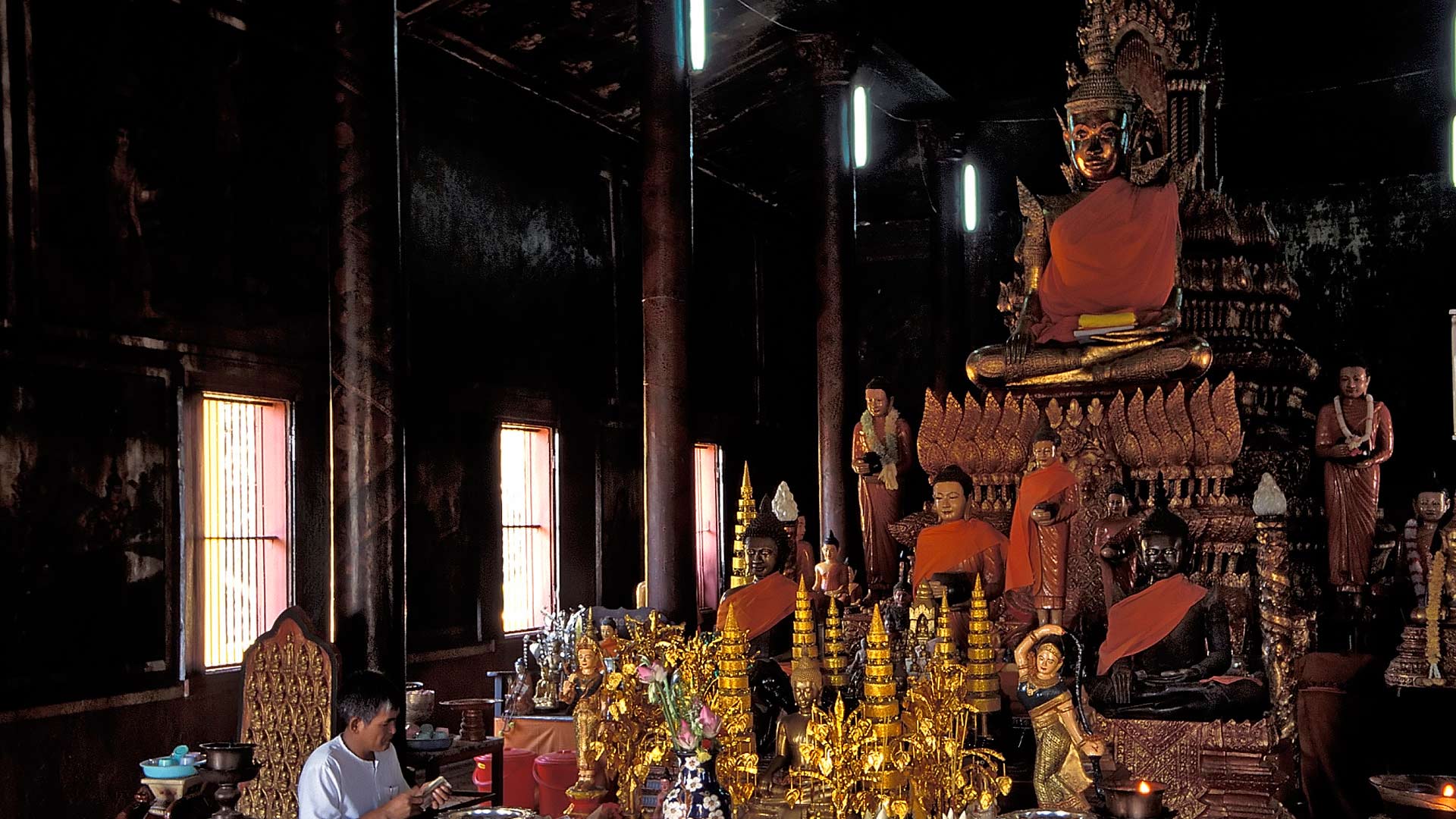 Buddha statues at Wat Phnom, Phnom Penh, Cambodia