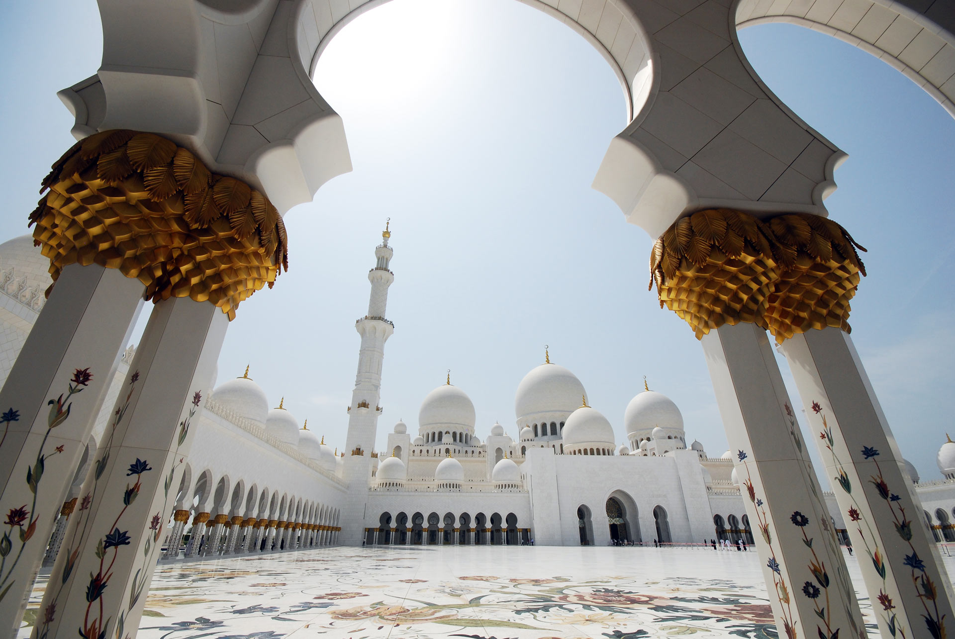 Sheikh Zayed Grand Mosque in Abu Dhabi (UAE)