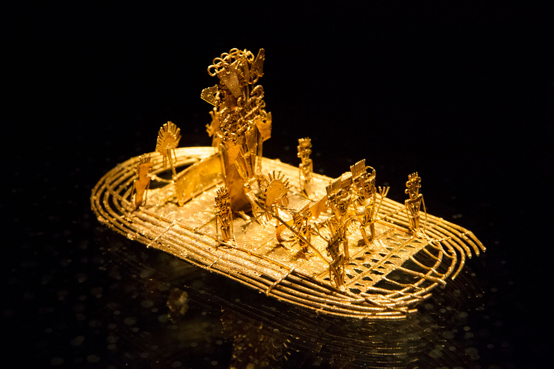 Muisca raft in the Offering Boat Room of Museo del Oro (Gold Museum); Bogota, Distrito Capital de Bogotá, Colombia