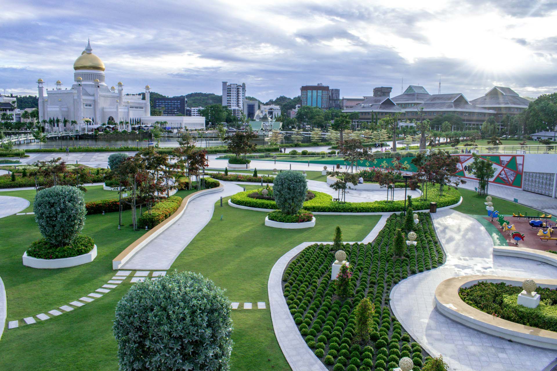 Jame’ Asr Hassanil Bolkiah Mosque, Bandar Seri Begawan, Brunei Darussalam