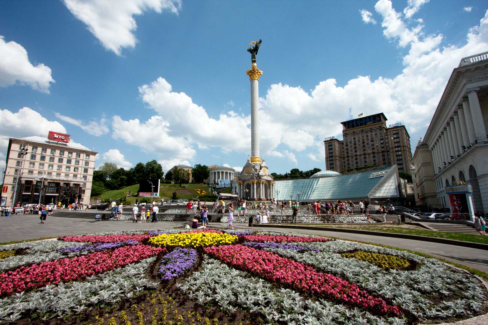 Column topped with a monument to Berehynia on Maidan Nezalezhnosti (Independence Square), Kiev, Ukraine 