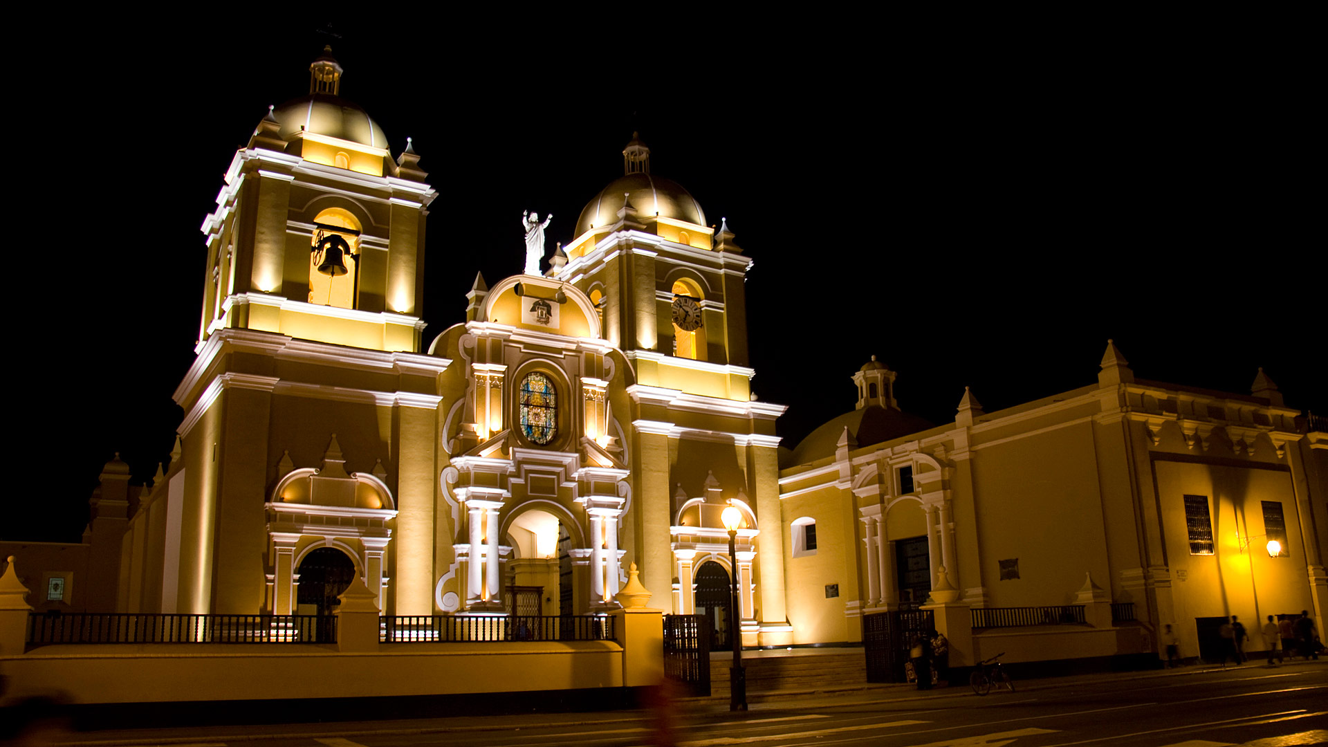Cathedral at night, Trujillo